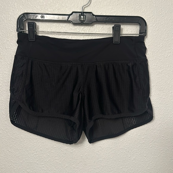Lululemon speed up mesh running short - Picture 1 of 3